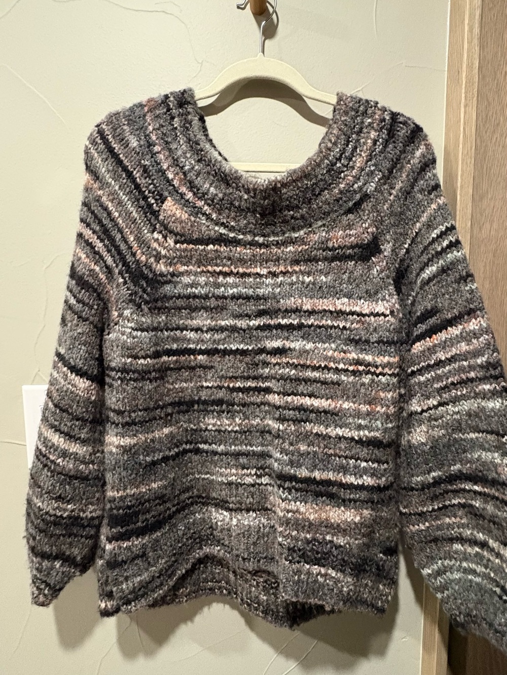 EXPRESS - Cozy Striped Bouclé Sweater - Grey & Pink